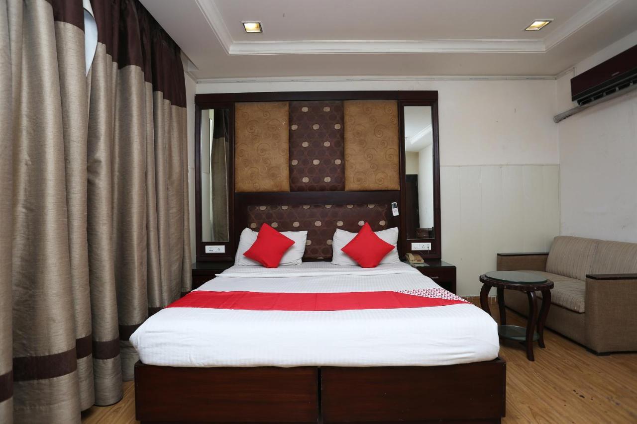 Oyo 6845 The Grand Hotel Nueva Delhi Exterior foto