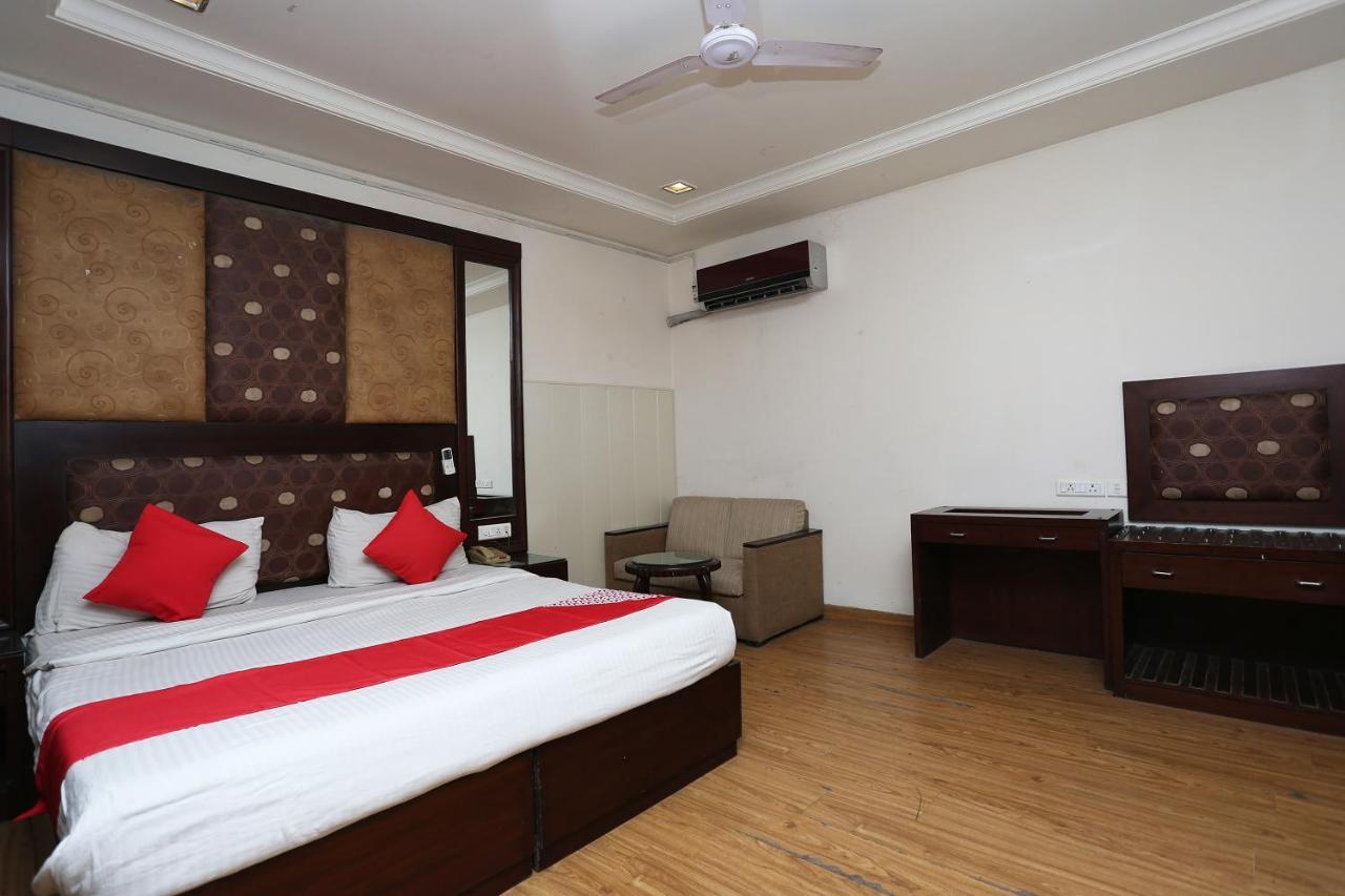 Oyo 6845 The Grand Hotel Nueva Delhi Exterior foto